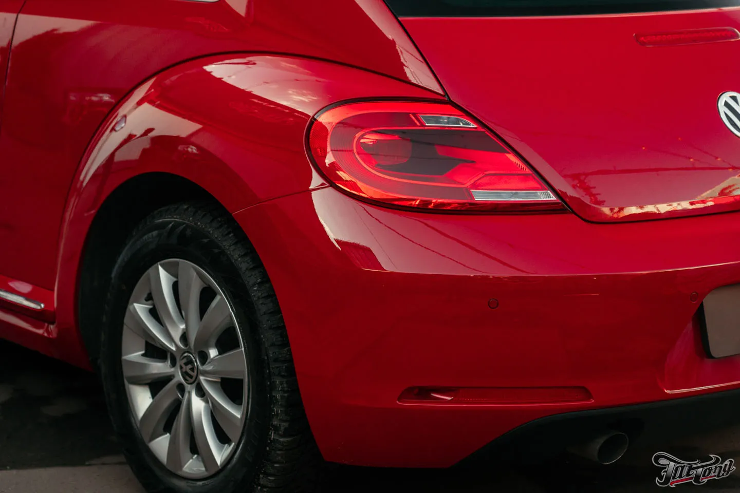 Кузовной ремонт Volkswagen Beetle. Как происходит подбор красного цвета?